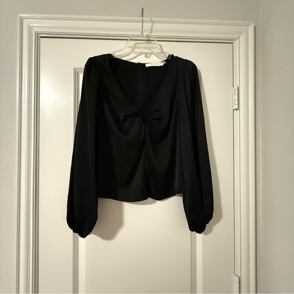 ASTR BLACK BLOUSE SIZE MEDIUM - Picture 2 of 4